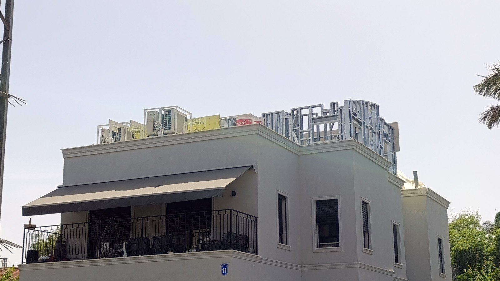 הרצליה - תוספת בנייה על גג קיים – גג שטוח