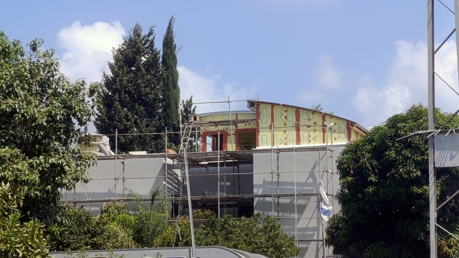 הרצליה - תוספת בנייה על גג קיים – גג שטוח