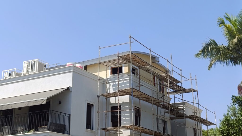 הרצליה - תוספת בנייה על גג קיים – גג שטוח