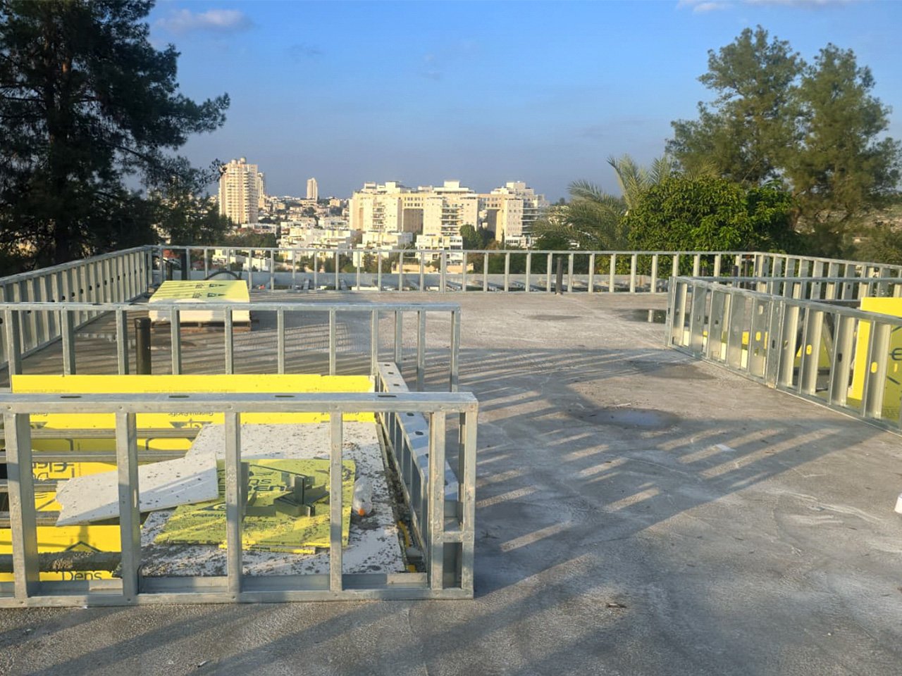 בניית מתקדמת בשלד פלדה דקת דופן