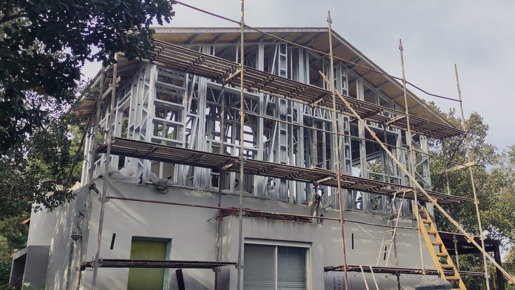 תוספת בנייה על גג קיים – גג משופע לשני כיוונים