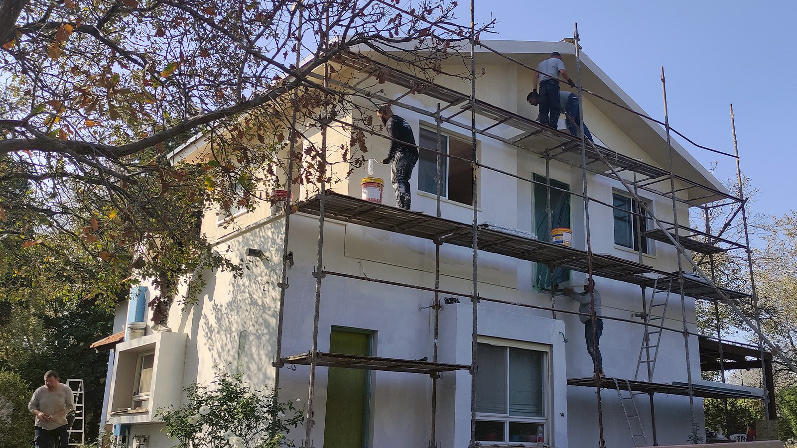 תוספת בנייה על גג קיים – גג משופע לשני כיוונים